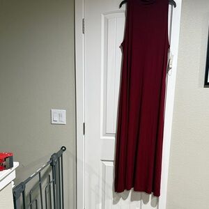 Elegant Sleeveless Burgundy Dress